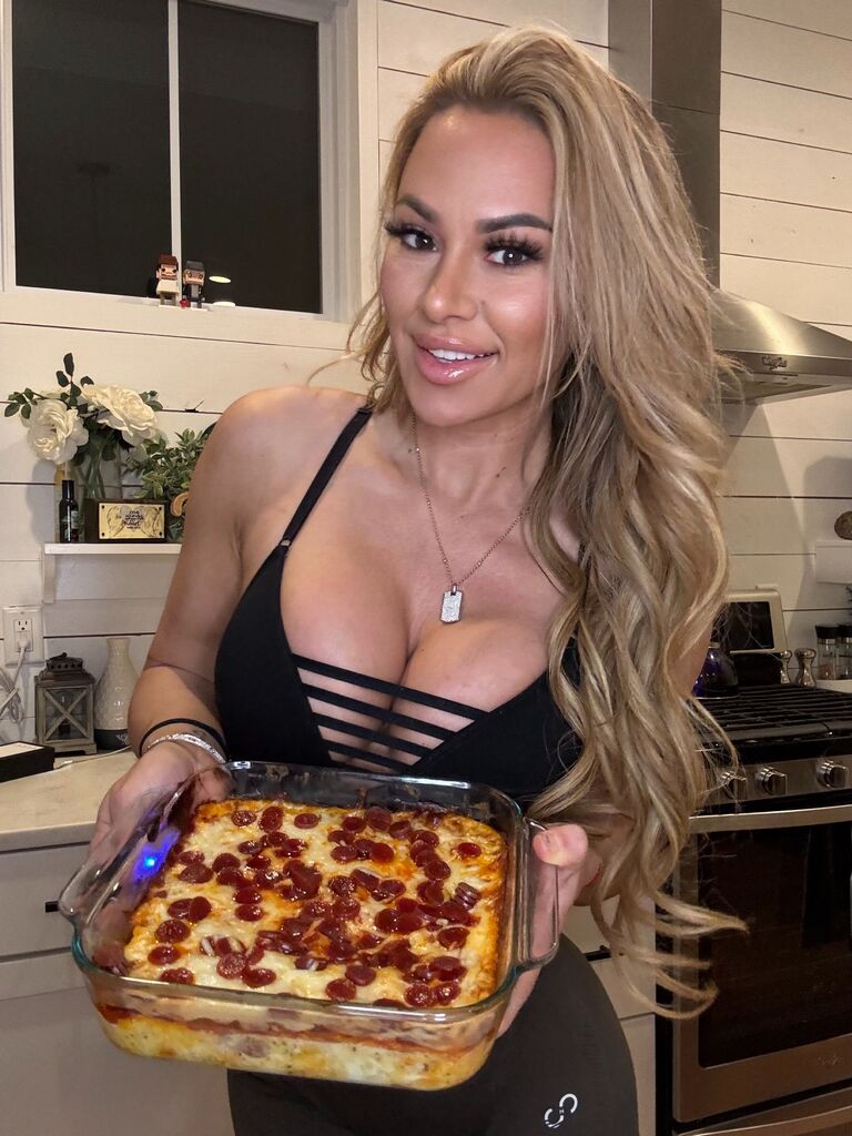 Playboy Club model Kindly Myers makes pepperoni pizza dip for upcoming Super Bowl LIX between the Kansas City Chiefs and Philadelphia Eagles.
