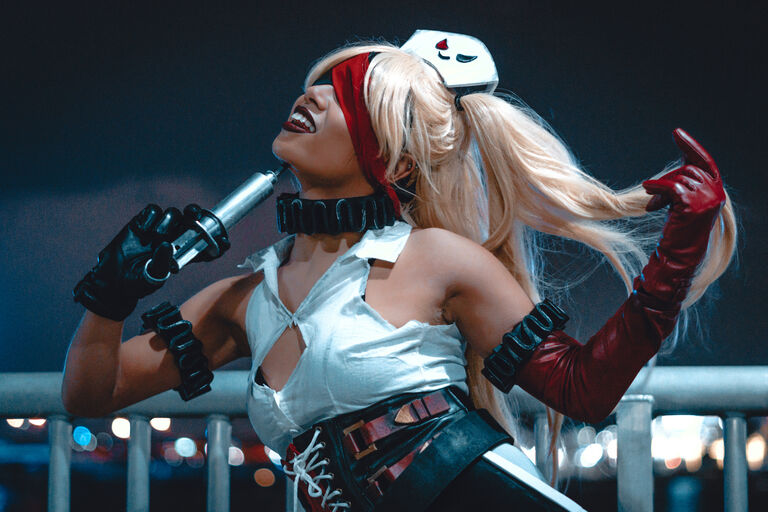 Maweezy’s Harley Quinn Cosplay Is Creative and Sexy