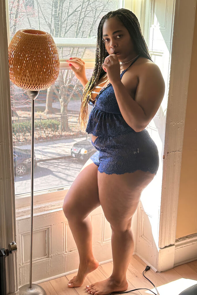 Snickers Baby in blue lingerie