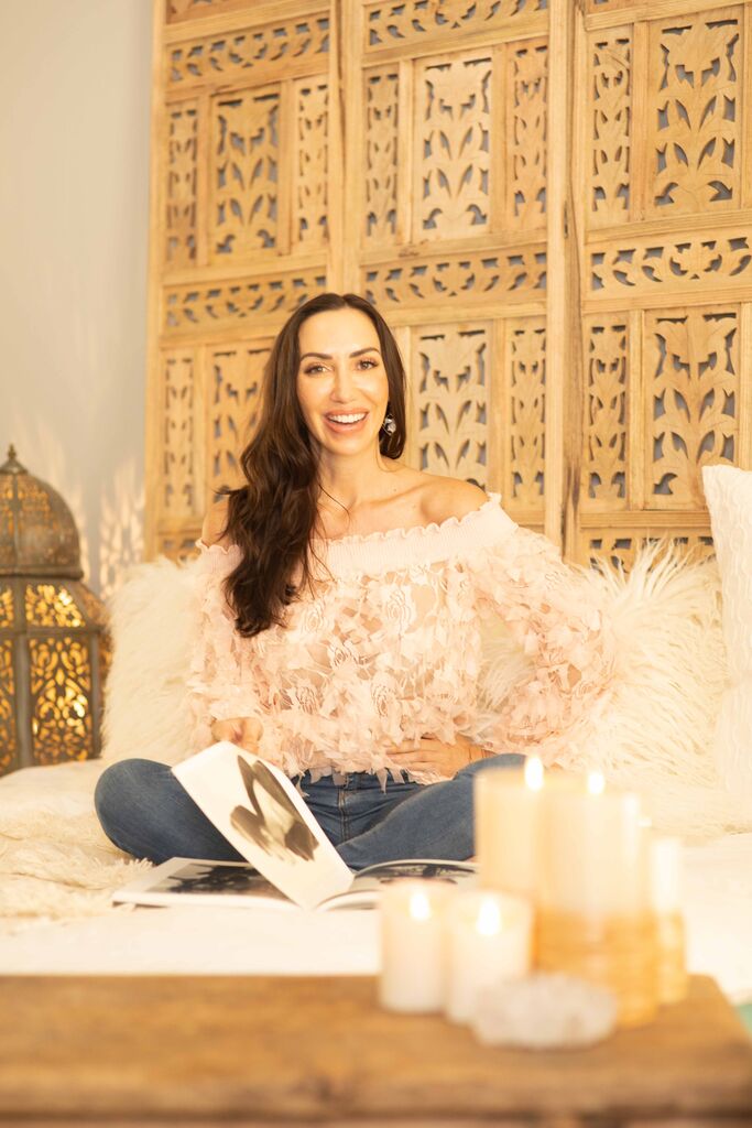 Dr. Kate Balestrieri is a sex therapist, psychologist and author located in Los Angeles