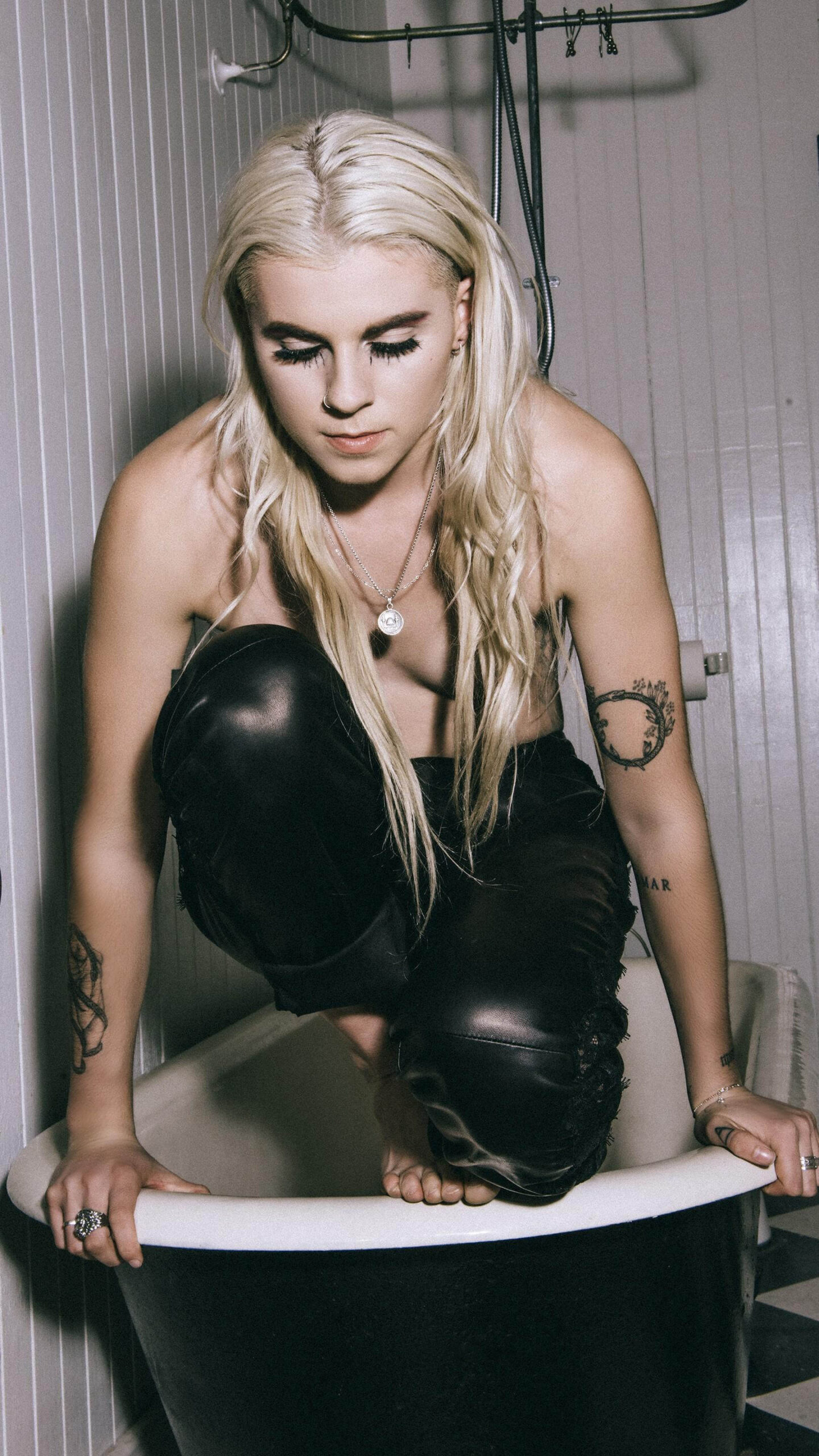 2018_Digital_LynnGunn_Byrnes_08.jpg