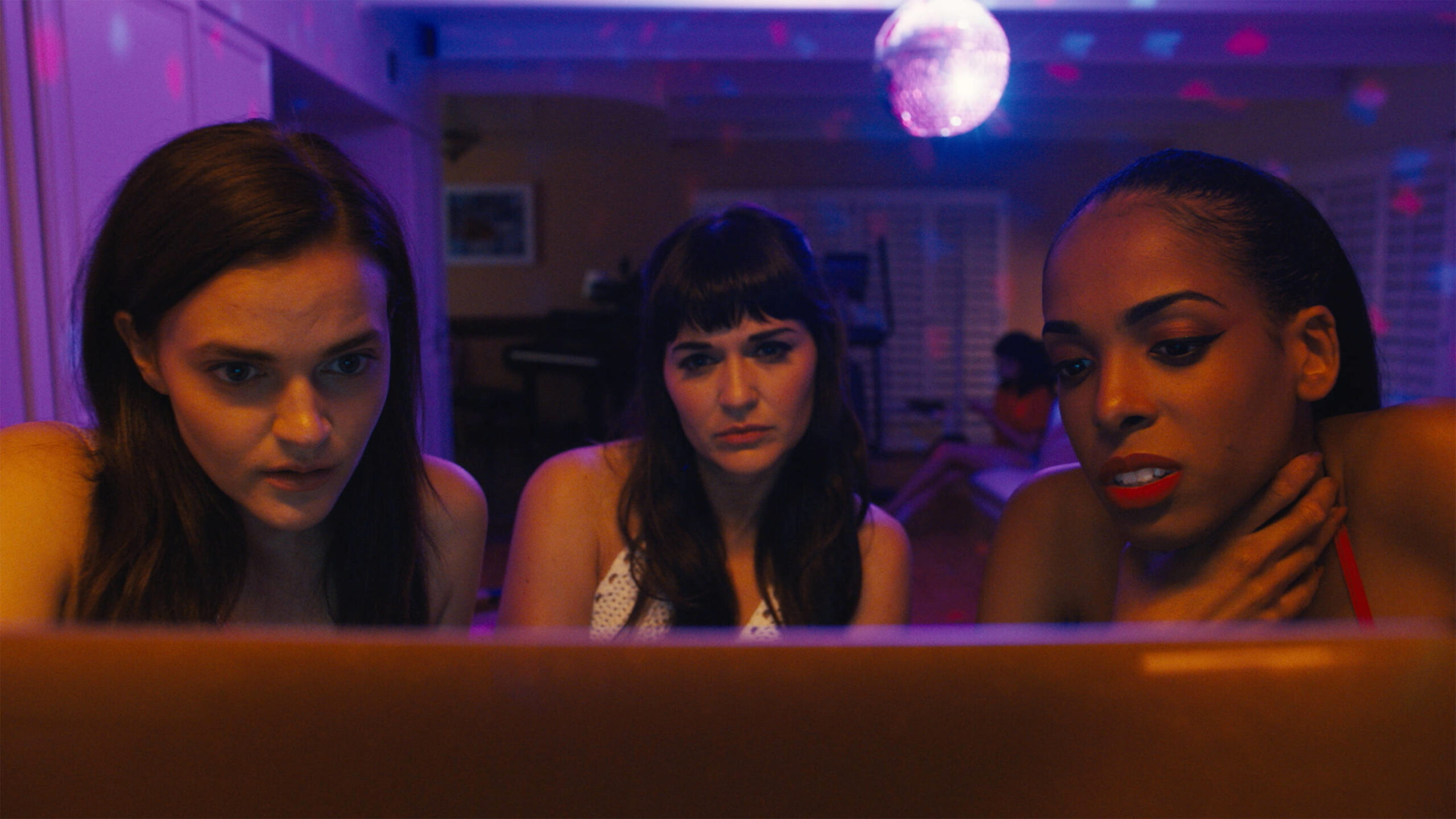 CAM_netflix_(01).jpg