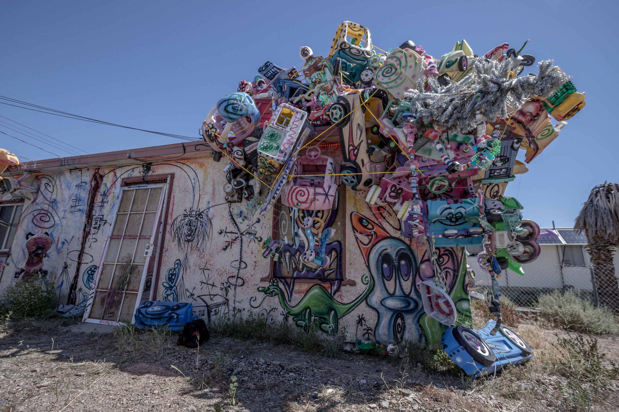 PLAYBOY Travel Wasteland-Wonderland (05)