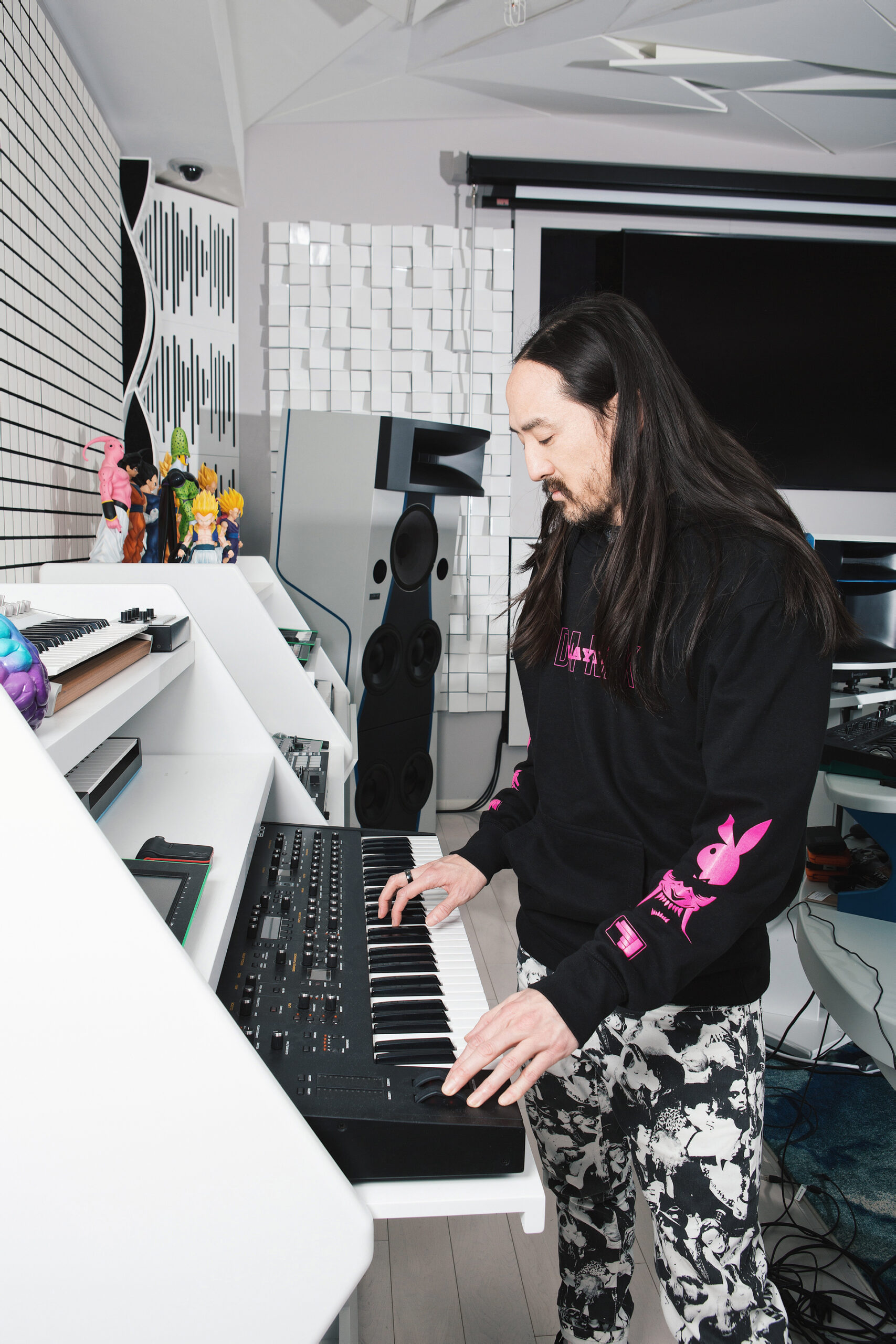 PLAYBOYxDIMMAK STEVE-AOKI 03