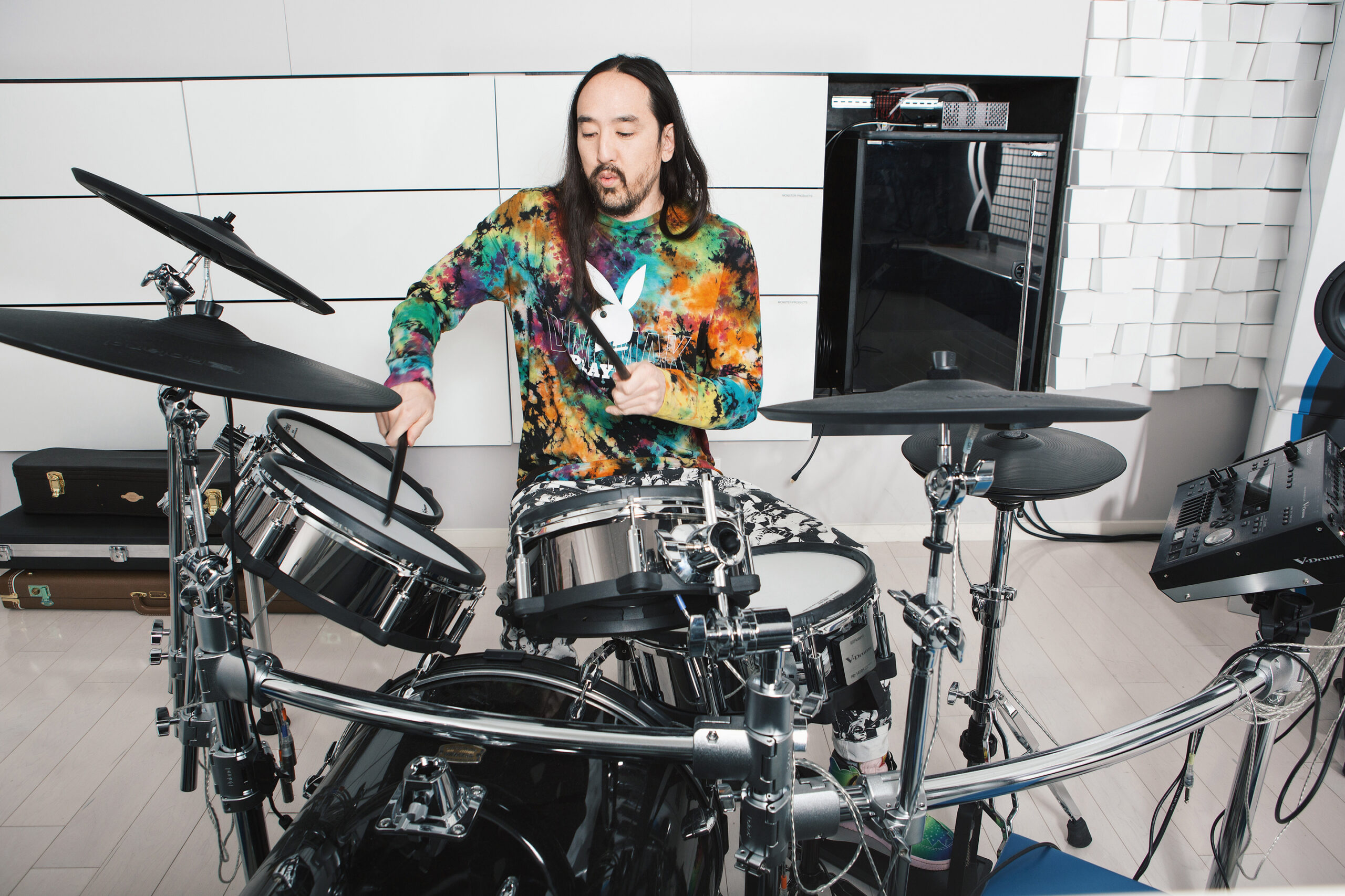 PLAYBOYxDIMMAK STEVE-AOKI 05