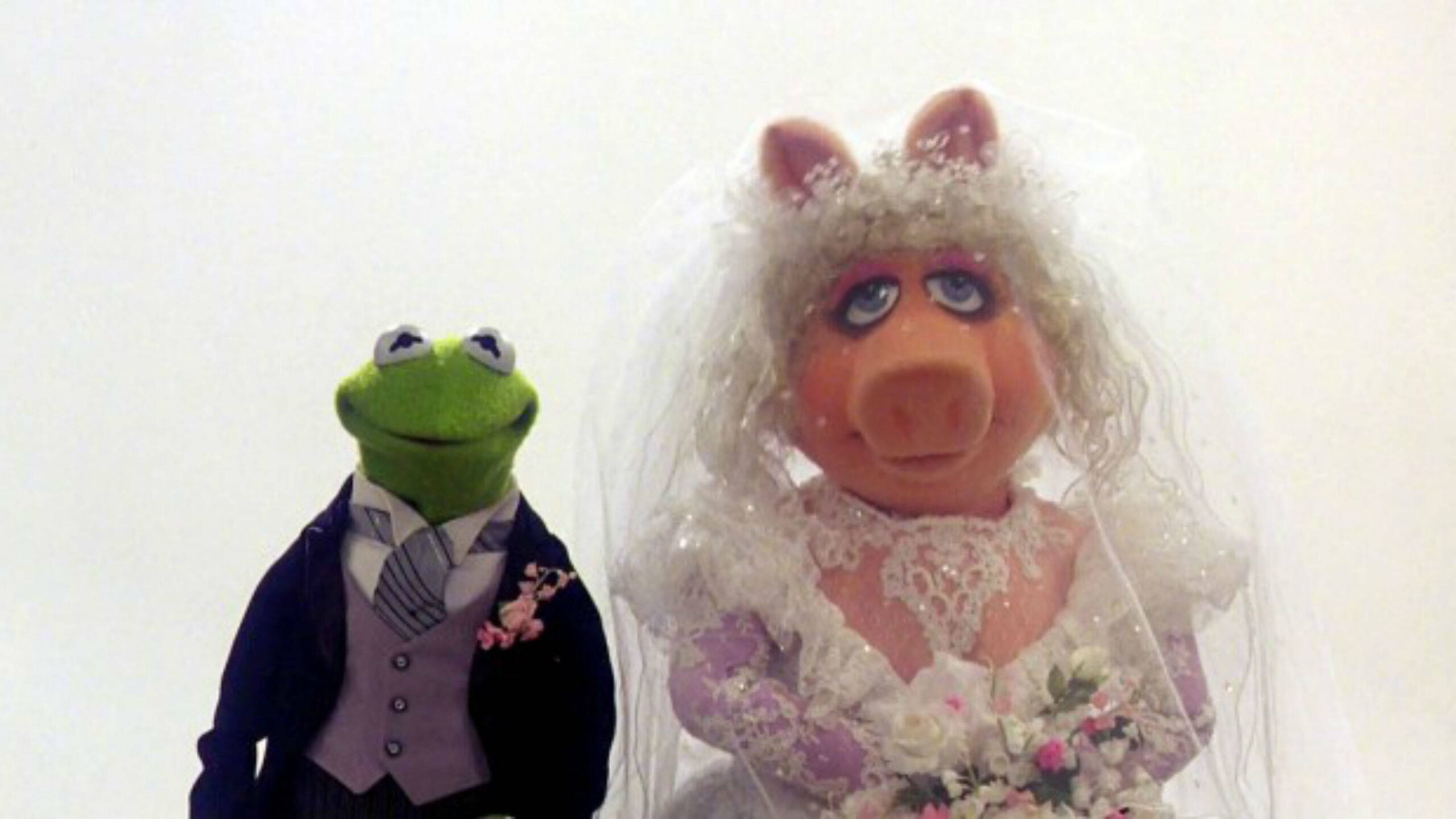 Piggy Kermit wedding embed.jpg
