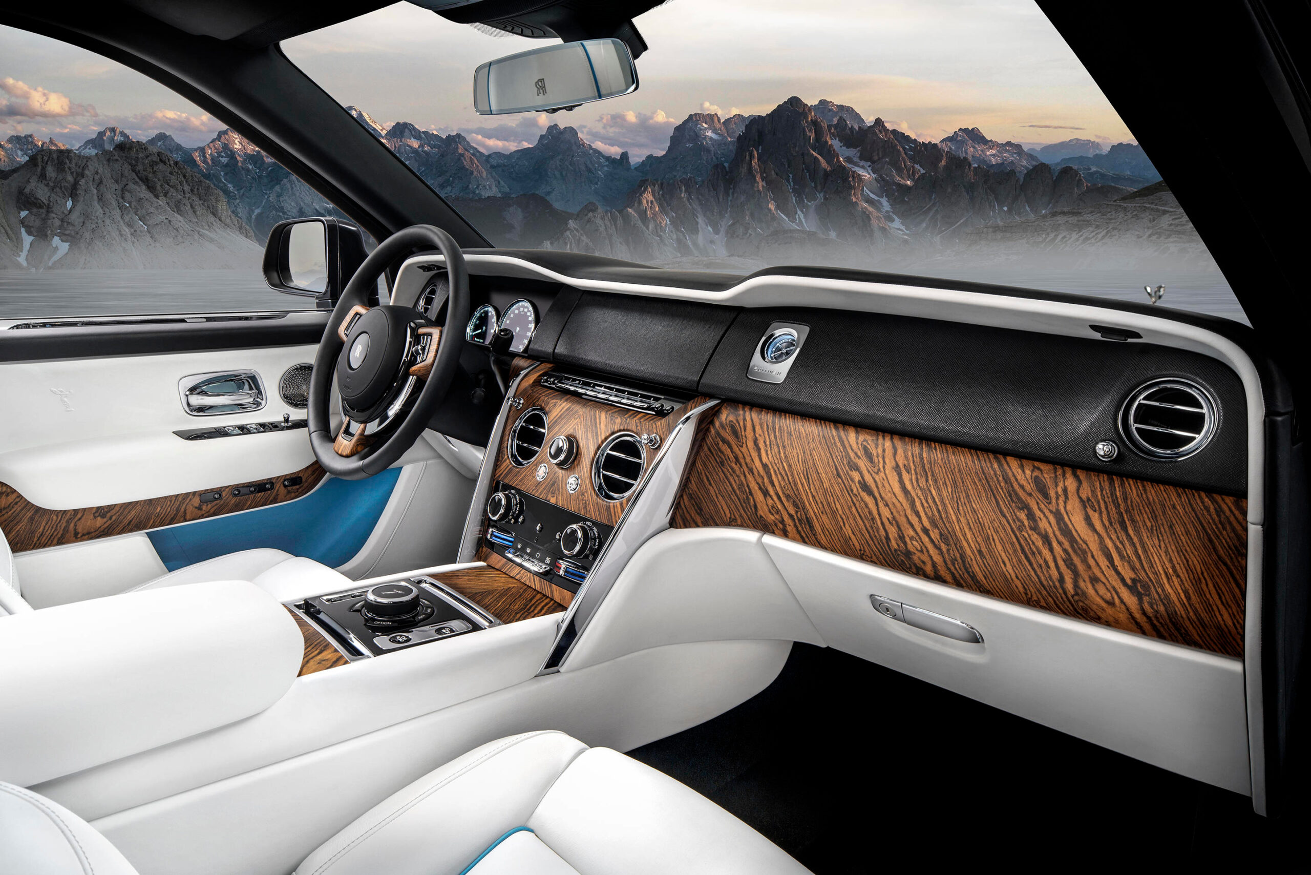 Rolls-Royce-Cullinan_embed01.jpg