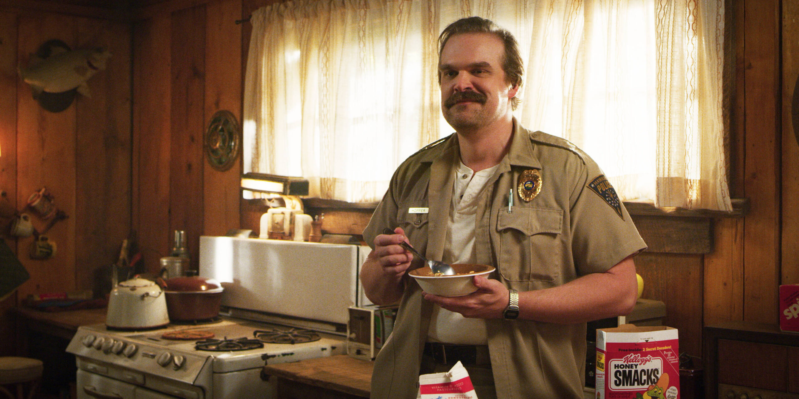 Stranger-Things_S3_Hopper_embed04.jpg