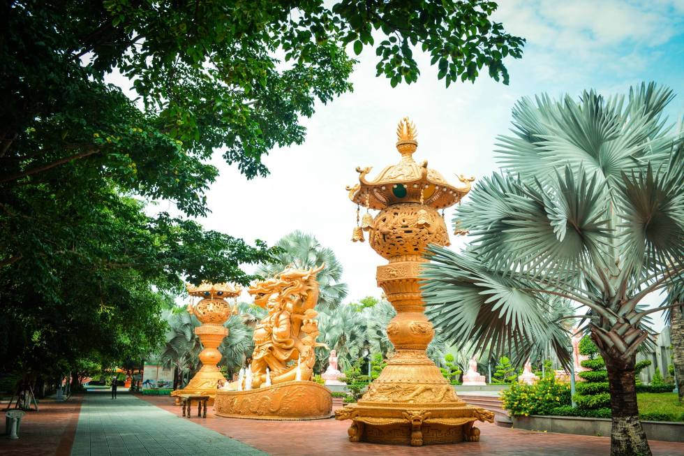 Vietnam-travel-buddhist-amusement-park-586-asset-1-full.jpg