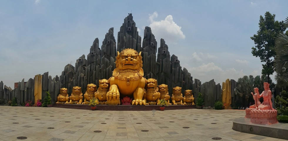 Vietnam-travel-buddhist-amusement-park-586-asset-3-full.jpg