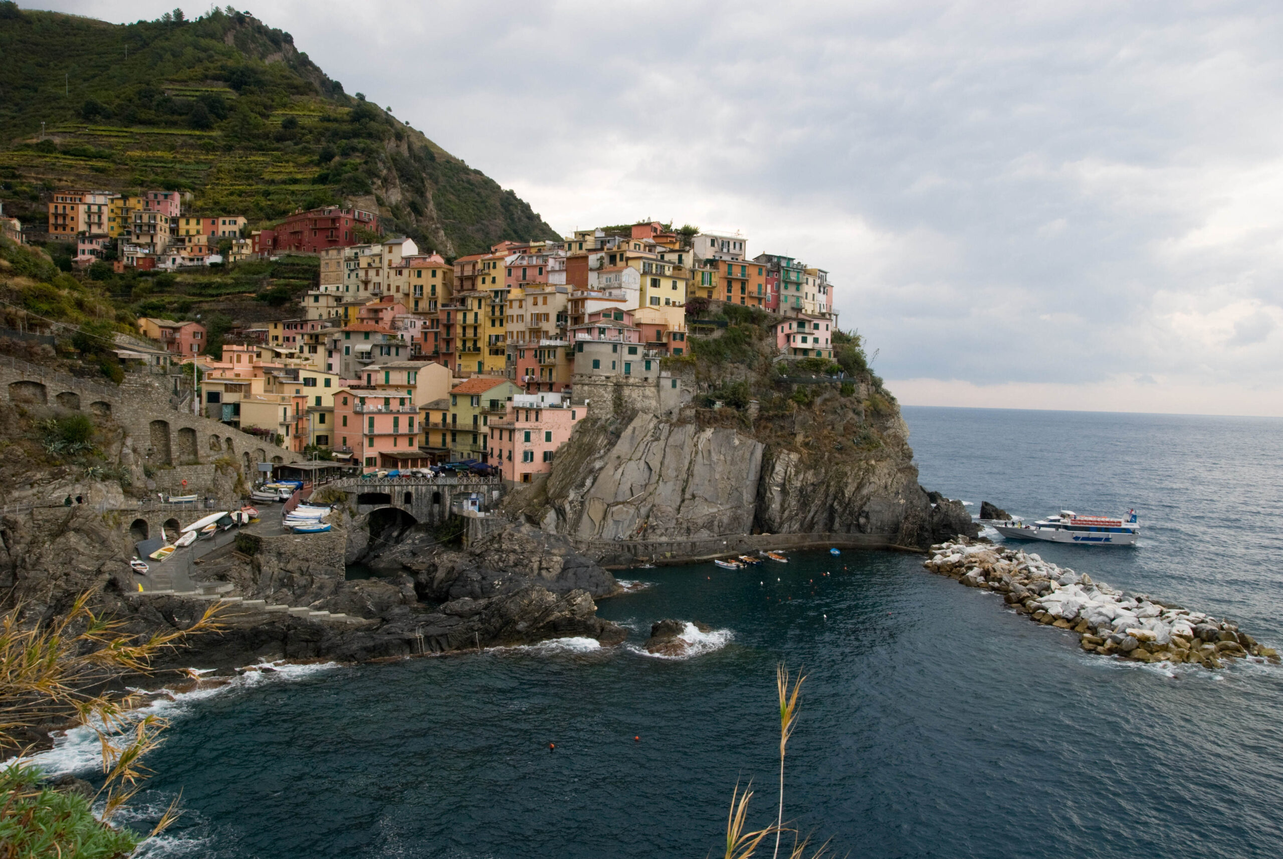 stunning-homes-on-cliffs-94-asset-3-full.jpg